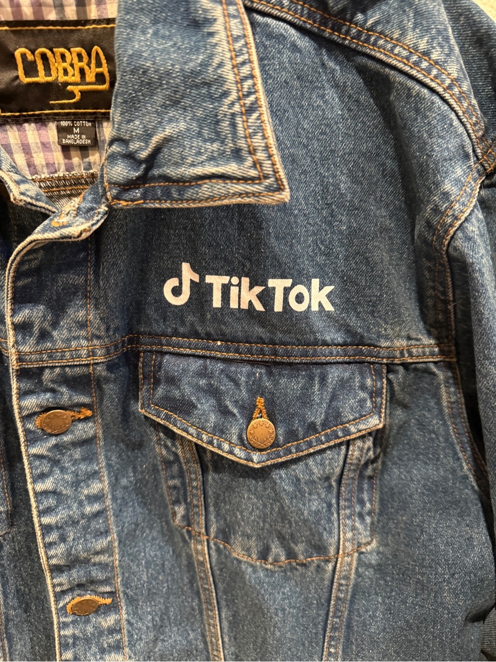 TikTok Cobra trucker denim jacket Men’s M - hard to find conversation starter!